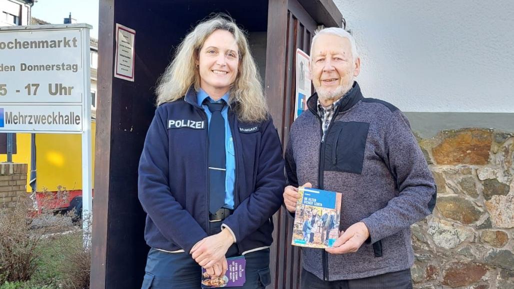 Wochenmarkt Besuch durch Frau Polizeioberkommissarin Monika Baumgart