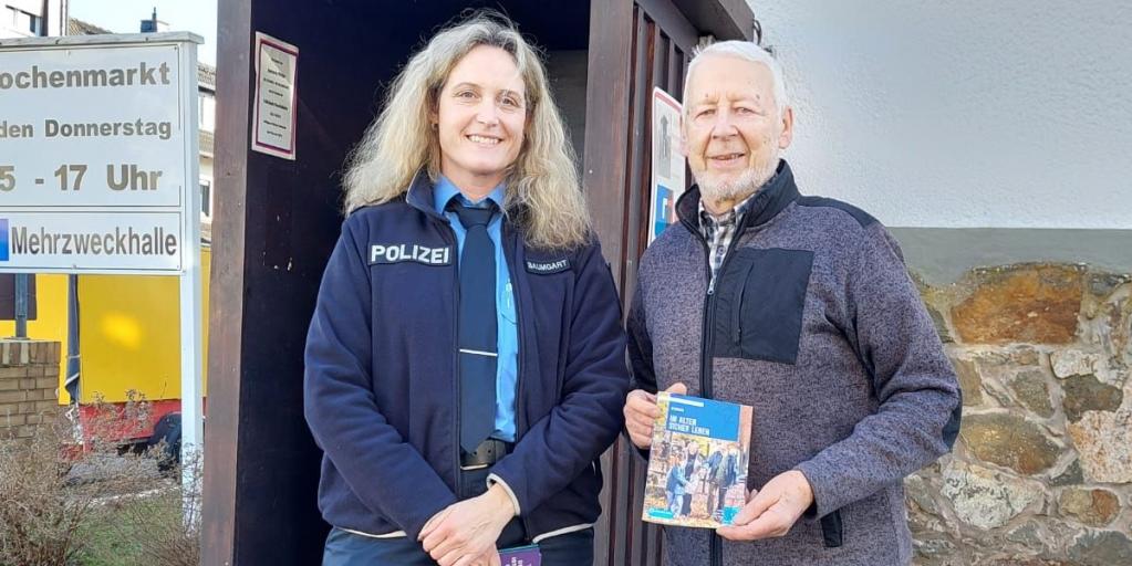 Wochenmarkt Besuch durch Frau Polizeioberkommissarin Monika Baumgart